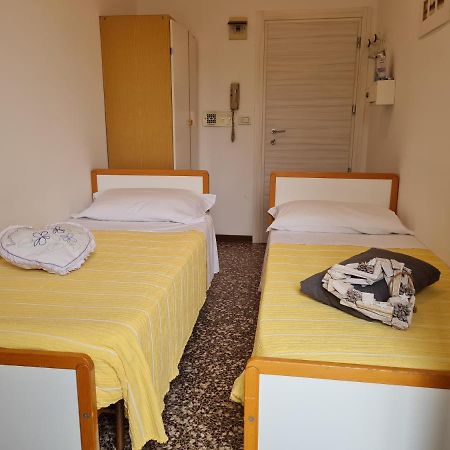 Hotel Marconi Miramare Rimini Esterno foto