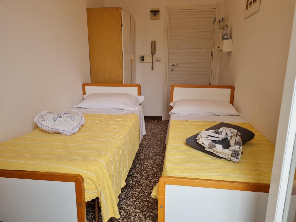 Hotel Marconi Miramare Rimini Esterno foto