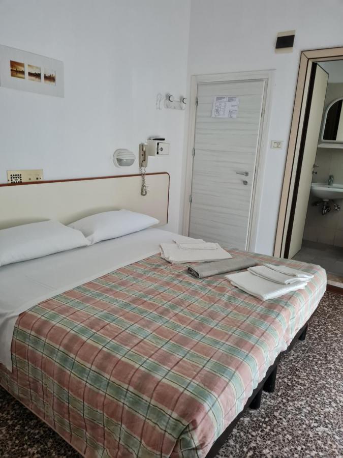 Hotel Marconi Miramare Rimini Esterno foto