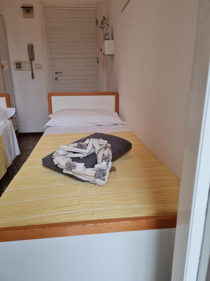 Hotel Marconi Miramare Rimini Esterno foto