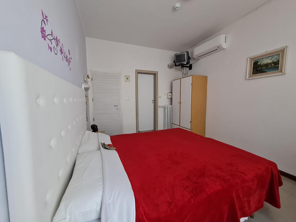 Hotel Marconi Miramare Rimini Esterno foto