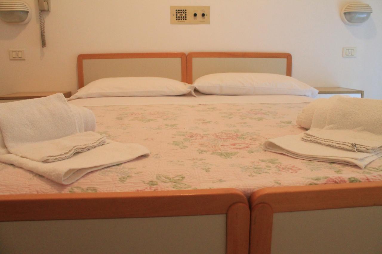 Hotel Marconi Miramare Rimini Esterno foto