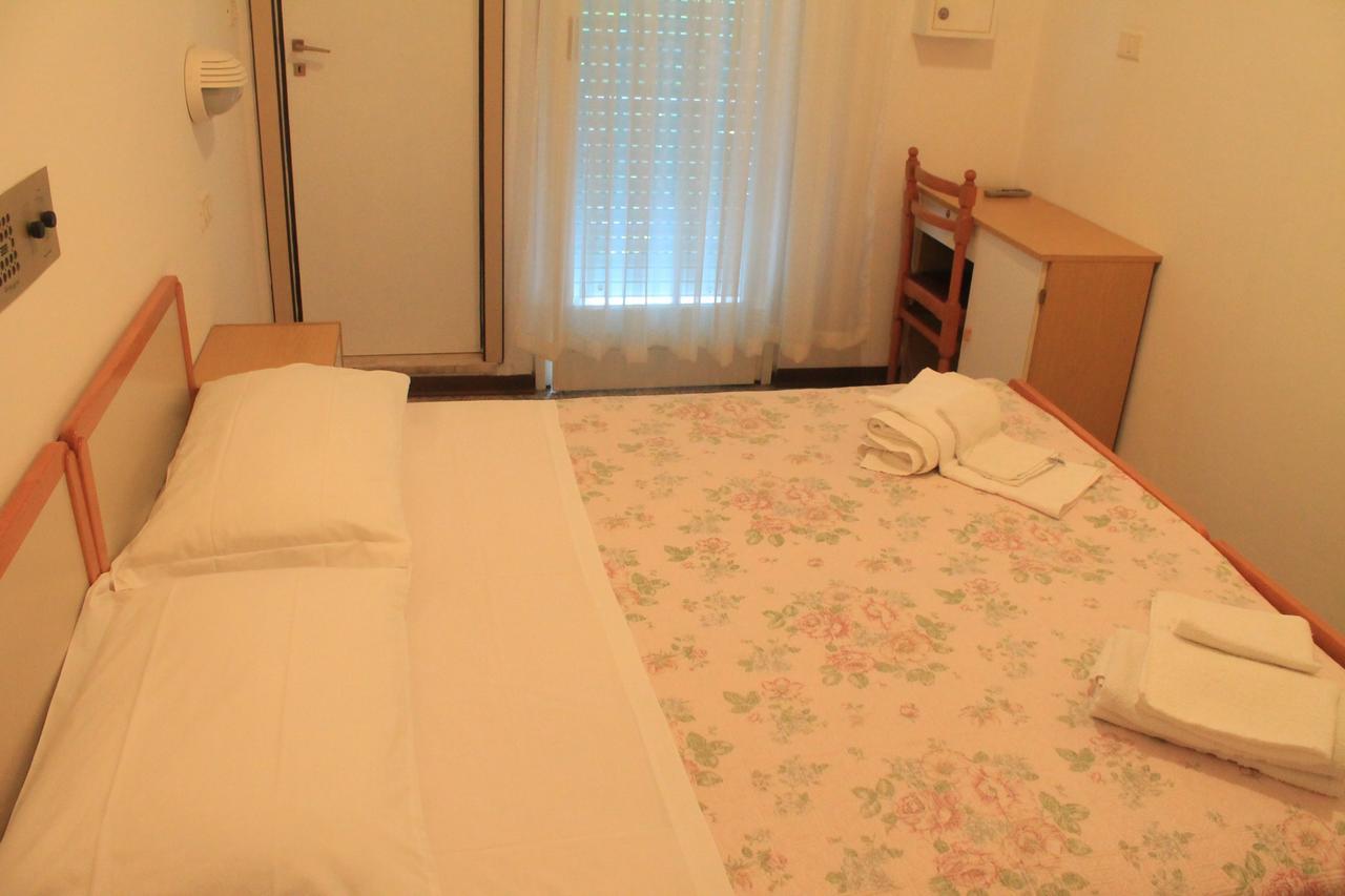 Hotel Marconi Miramare Rimini Esterno foto