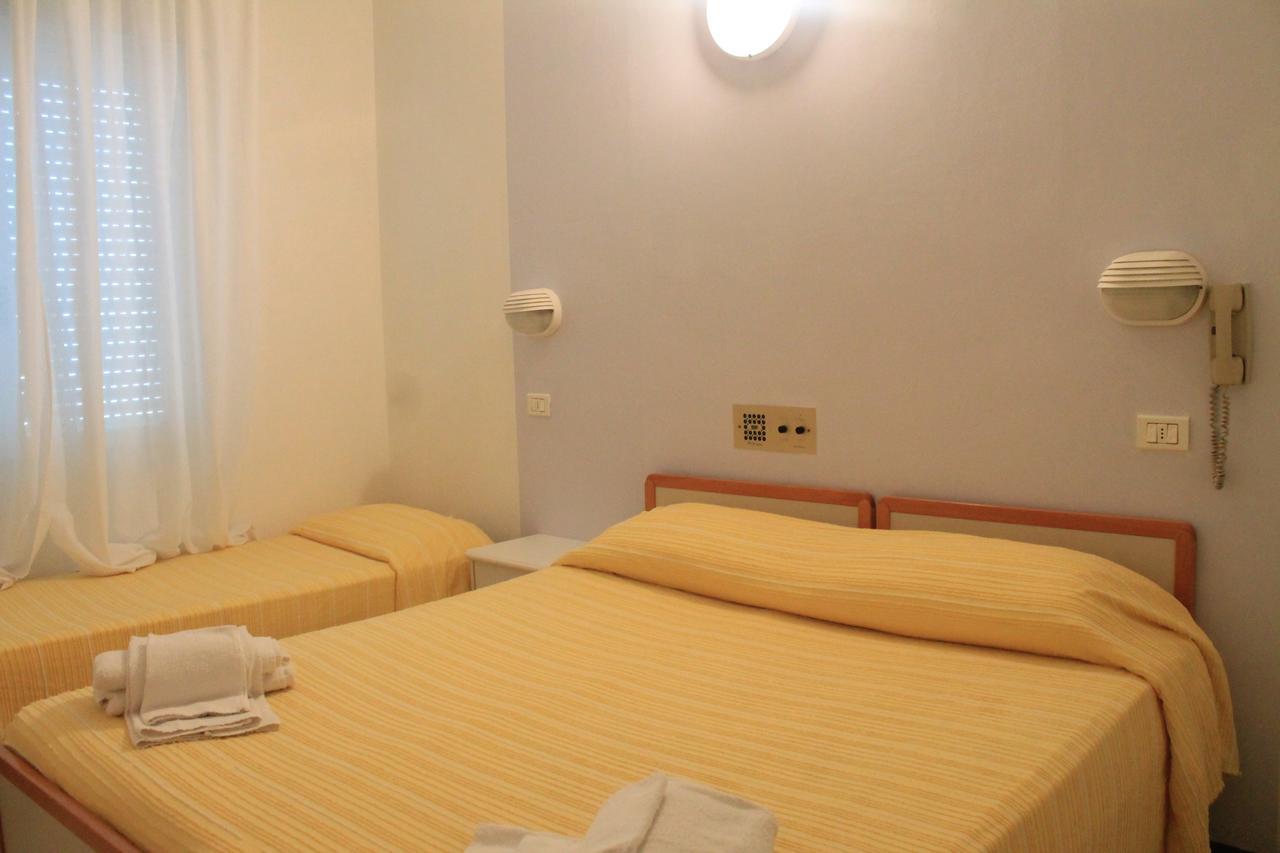 Hotel Marconi Miramare Rimini Esterno foto